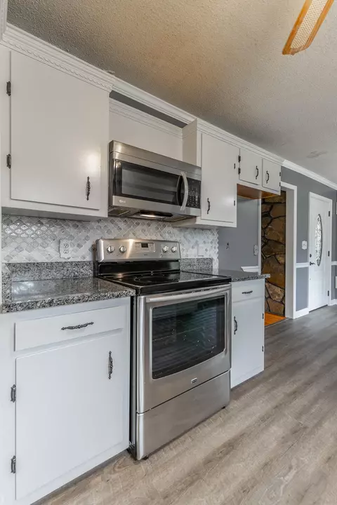 Kitchen - 204 Dodd Rd, Ringgold, GA 30736 photo 2 of 4