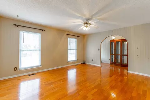 Living - 204 Dodd Rd, Ringgold, GA 30736 photo 8 of 11
