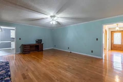 Living - 204 Dodd Rd, Ringgold, GA 30736 photo 4 of 11