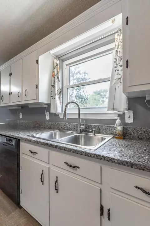 Kitchen - 204 Dodd Rd, Ringgold, GA 30736 photo 4 of 4
