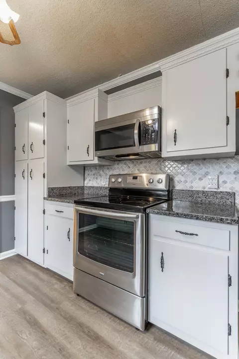 Kitchen - 204 Dodd Rd, Ringgold, GA 30736 photo 3 of 4