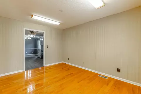 Living - 204 Dodd Rd, Ringgold, GA 30736 photo 6 of 11