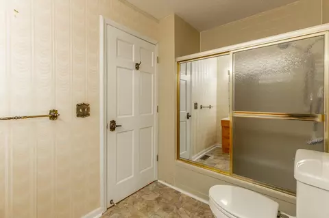 Bath - 204 Dodd Rd, Ringgold, GA 30736 photo 6 of 6
