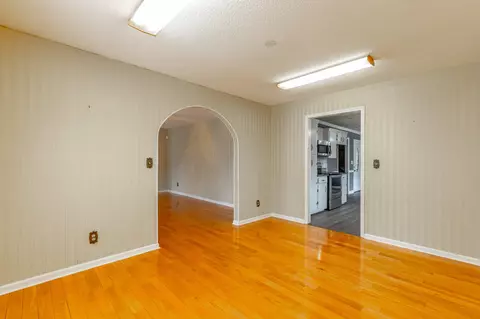 Living - 204 Dodd Rd, Ringgold, GA 30736 photo 7 of 11