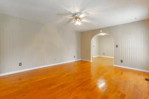 Living - 204 Dodd Rd, Ringgold, GA 30736 photo 10 of 11