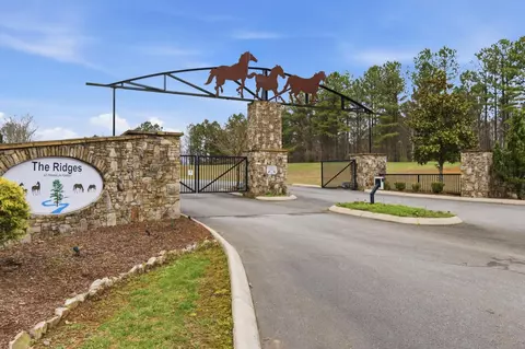 460 Cross Creek Dr, South Pittsburg, TN 37380