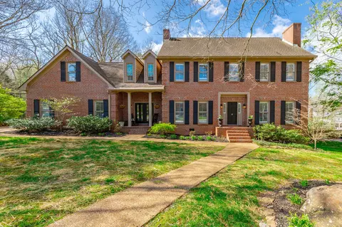 4 Northfield Rd, Signal Mountain, TN 37377