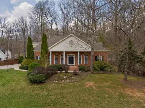 3936 Windtree Dr, Signal Mountain, TN 37377