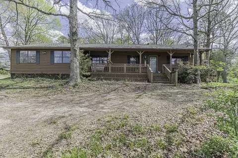 221 Forest Hills Dr, Charleston, TN 37310