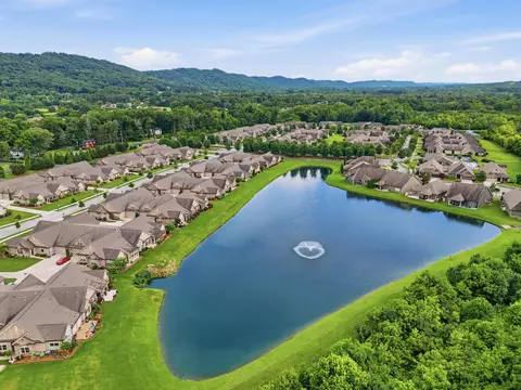 1746 Sedgefield Dr, Ooltewah, TN 37363