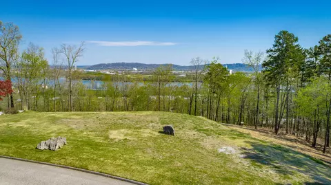 1111 Rivercrest Dr, Chattanooga, TN 37415