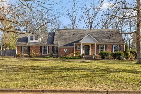 197 Woodcliff Cir, Signal Mountain, TN 37377