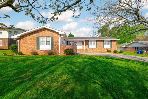 4105 Forest Plaza Dr, Hixson, TN 37343