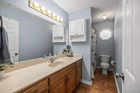 Bath - 7610 Sims Rd, Harrison, TN 37341 photo 1 of 3