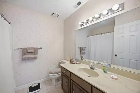 Bath - 6595 Hickory Meadow Dr, Chattanooga, TN 37421 photo 2 of 2