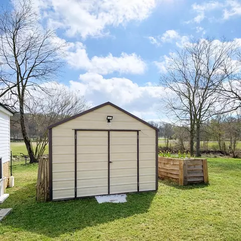2068 Market St, Dayton, TN 37321