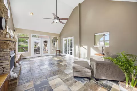 11102 London Ln, Apison, TN 37302