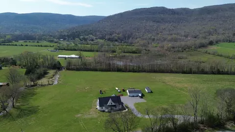 209 W Valley Rd, Dunlap, TN 37327
