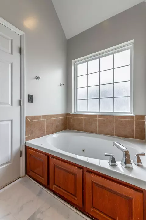 Bath - 8245 Witherow Way, Ooltewah, TN 37363 photo 6 of 9