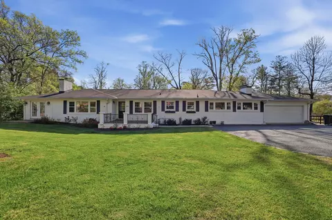 1217 Peter Pan Rd, Lookout Mountain, GA 30750