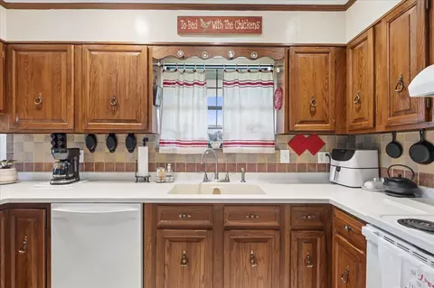 Kitchen - 487 Hackworth Rd, Whitwell, TN 37397 photo 4 of 6