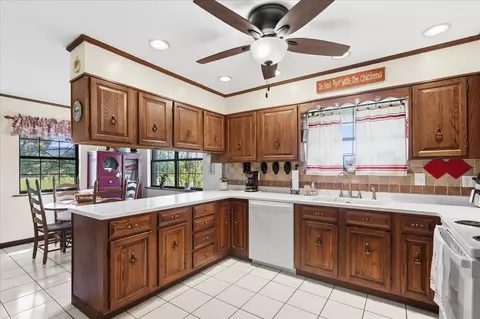 Kitchen - 487 Hackworth Rd, Whitwell, TN 37397 photo 3 of 6