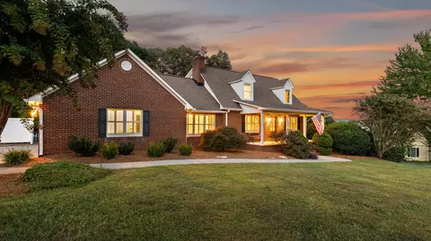 3046 Hawthorne St, Athens, TN 37303