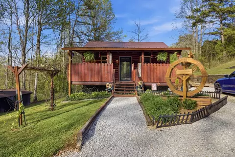 110 Angel Howard Ln, Pikeville, TN 37367