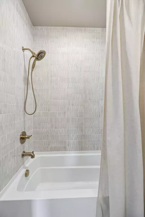 Bath - 619 E 16th St, Chattanooga, TN 37408 photo 8 of 8
