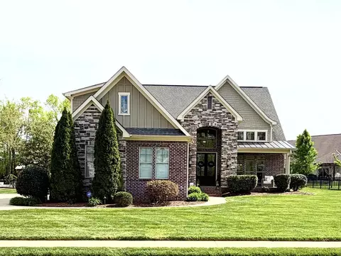 8336 Georgetown Bay Dr, Ooltewah, TN 37363