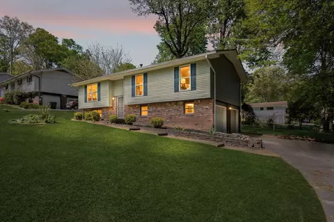 817 S Valleywood Cir, Hixson, TN 37343