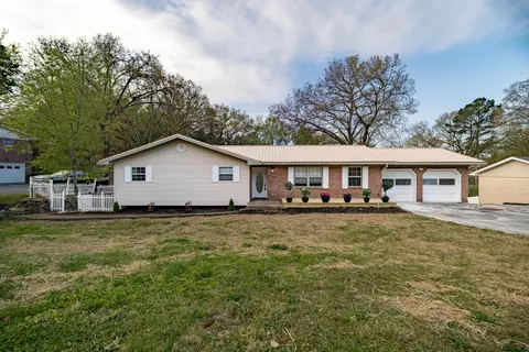 516 Briar Park Ln, Hixson, TN 37343