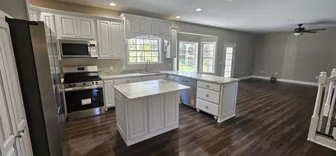 Kitchen - 5115 Highway 150, Sequatchie, TN 37374 photo 2 of 3