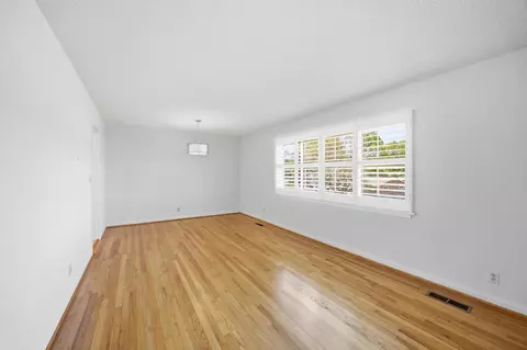 Living - 1346 Phils Dr, Chattanooga, TN 37421 photo 3 of 4