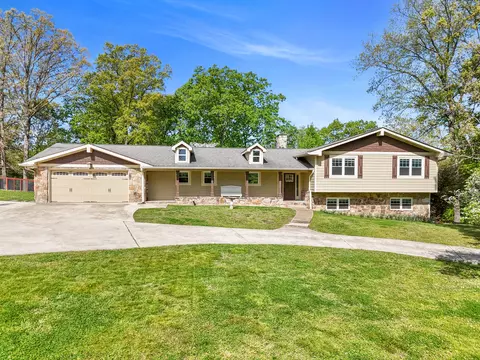 2024 Clematis Dr, Hixson, TN 37343