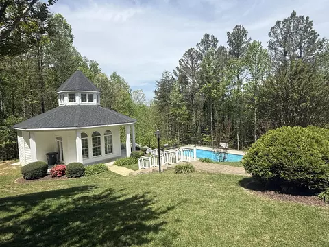 5 Ives Lake Rd, Signal Mountain, TN 37377