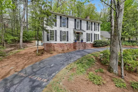 4 Stonehaven Dr, Signal Mountain, TN 37377