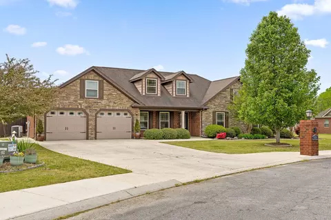 321 Honeyberry Ln, Rossville, GA 30741