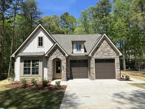 558 Nature Trl, Soddy Daisy, TN 37379