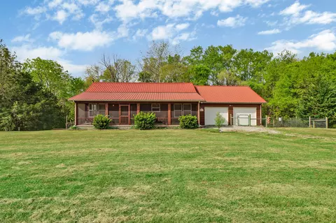 137 Whirlwind Ln, Pikeville, TN 37367