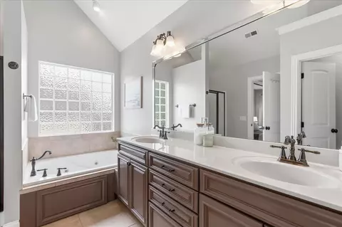 Bath - 7154 Arbor Leaf Ln, Chattanooga, TN 37421 photo 2 of 4
