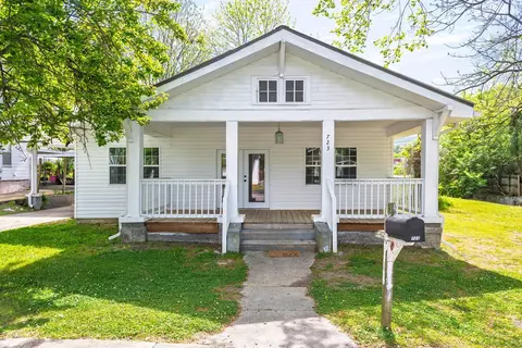 723 Washington Ave, Etowah, TN 37331