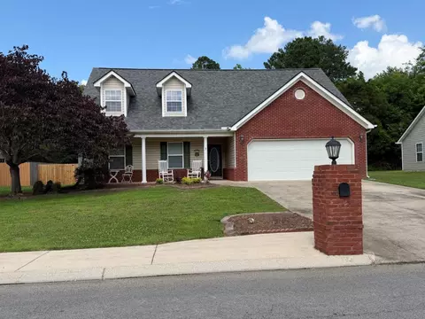 40 Honeyberry Ln, Rossville, GA 30741