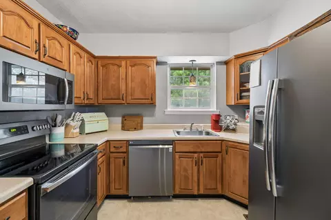 Kitchen - 90 Sutton Dr, Ringgold, GA 30736 photo 2 of 2