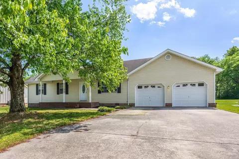 1656 Dallas Lake Rd, Hixson, TN 37343