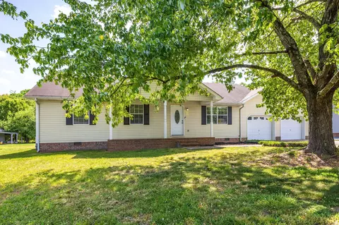 1656 Dallas Lake Rd, Hixson, TN 37343