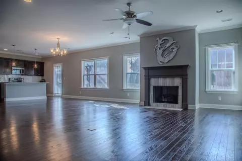 565 Lakeshore Cove Dr, Fort Oglethorpe, GA 30742