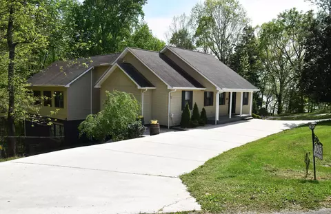 105 W Paradise Dr, Winchester, TN 37398