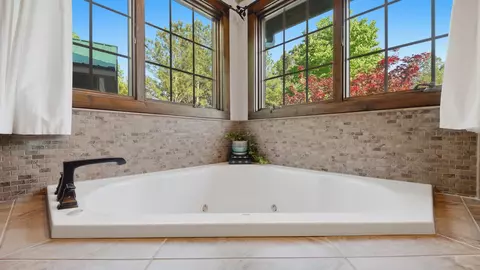 Bath - 169 Cherokee Ridge Dr, Ocoee, TN 37361 photo 5 of 8