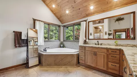 Bath - 169 Cherokee Ridge Dr, Ocoee, TN 37361 photo 3 of 8